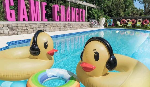 The Soundwave Retreat 🌴 Pool, Spa & Golf Oasis