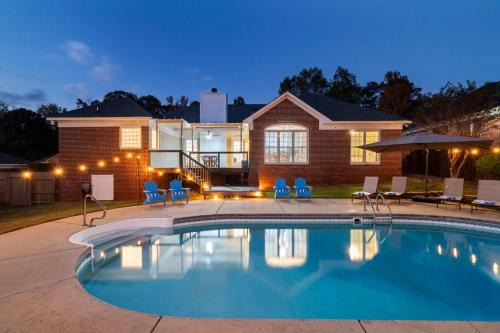 The Southern Haven Pool Retreat Near Fort Moore