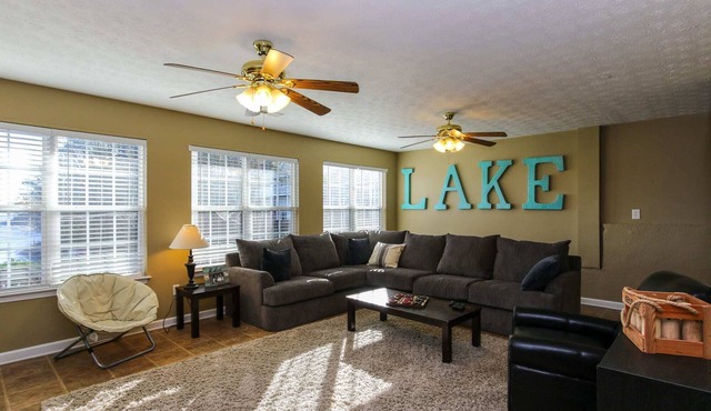 The Southern Manor | Private Dock + Direct Lake Access | Sleeps 17