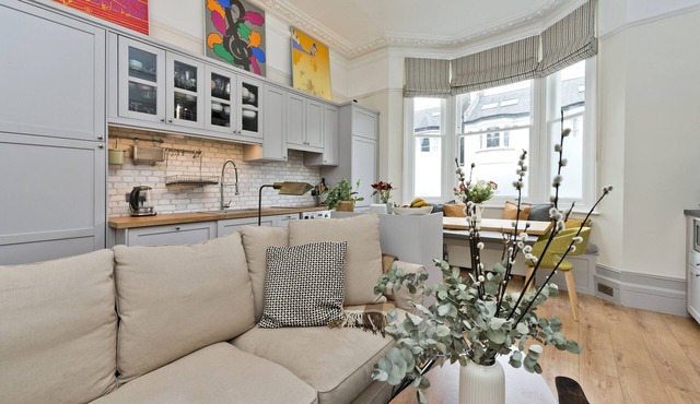 The Southern Scenester, by Veeve