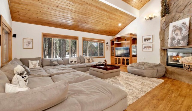 The Spa at Winterset- Incredible Resort Estate Chalet- Indoor Hot Tub- Games