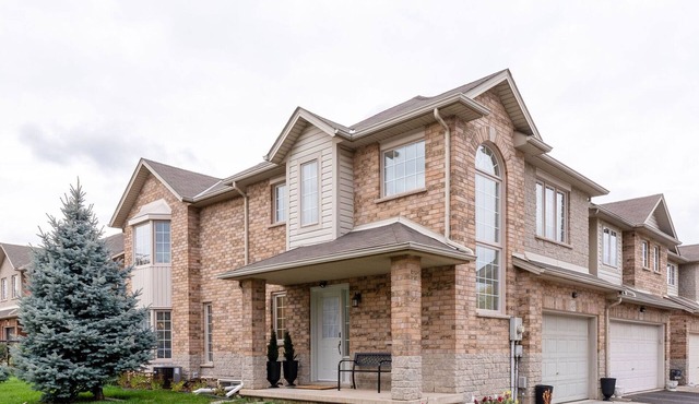 The space, privacy, and comfort of a true home away from home in Niagara area.