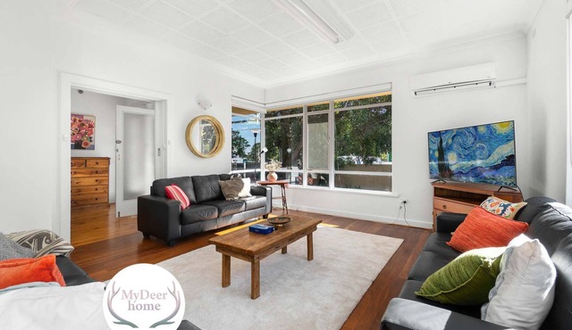 The Spacious & Elegant Vacation Haven - Glenside