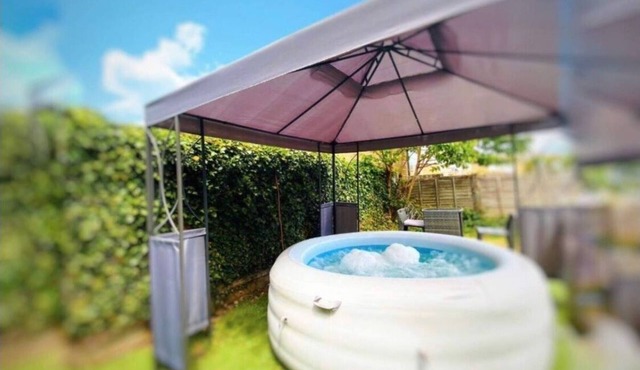 The Spacious Gem Stay 💎 With Hot Tub & Parking Canterbury