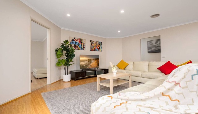 The Spacious Peninsula Escape