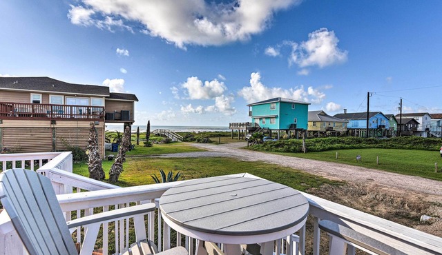 'The Spicy Crab' Freeport Home w/Beach-View Deck!
