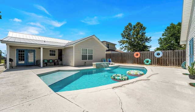 The Splash Pad Sleeps 13 w Pool Patio and Garage