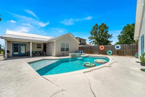 The Splash Pad Sleeps 13 w Pool Patio and Garage