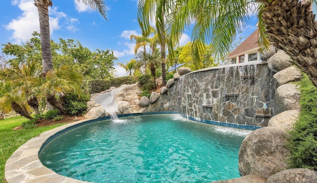 The Splash Zone - two pools & a waterslide!
