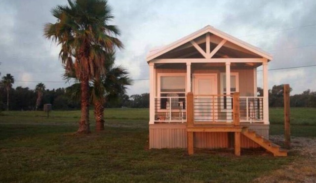 The Spoonbill Guest House at Goose Island Flats 1BR 1BA