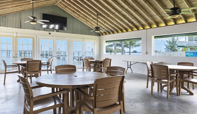 The Sportsman's Lodge & Marina
