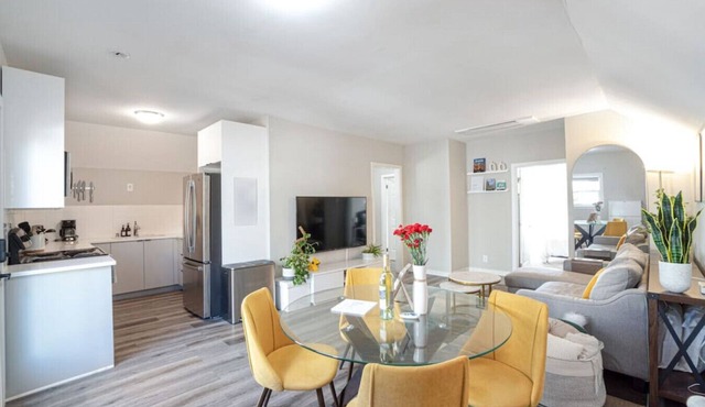 The Spot- King Bed, Balcony, BBQ