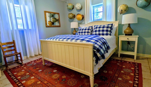 The Springdale Room at The Town House Inn - Guesthouse