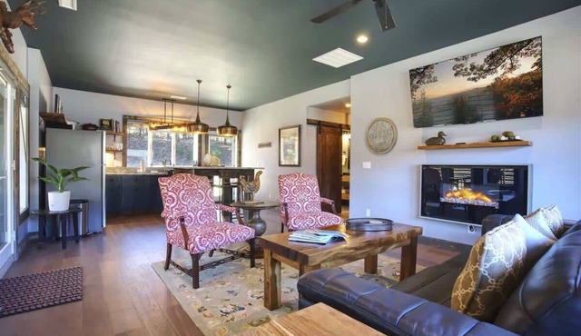 The Springhouse 2BR 2BA Hot Tub Fire Pit
