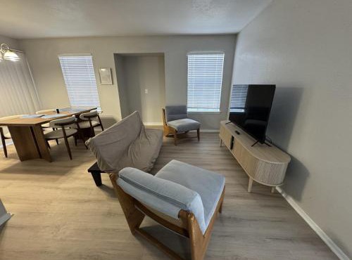 The Springs Modern and Stylish 2BR Near TX State