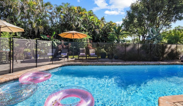 The Springs - Pool, Pets, Designer Kitchen & Work Stations (Desks, Monitors, Chairs)