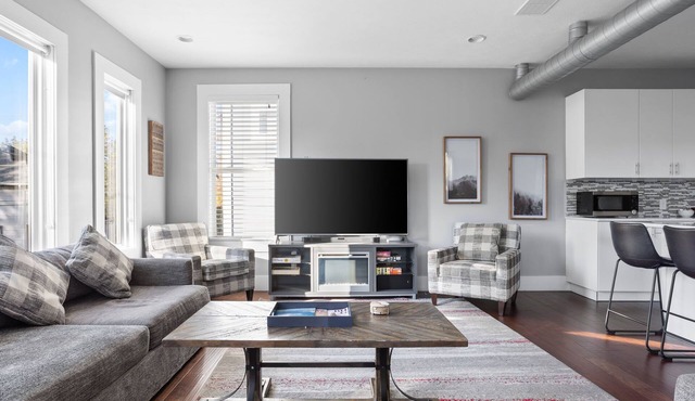 The Spruce House | Private Garage | 4BR | Near FS