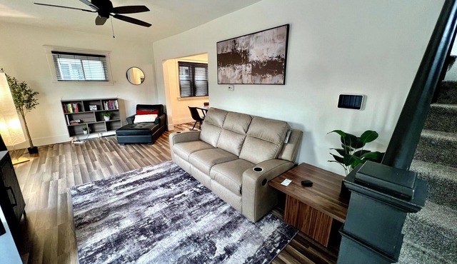 The Square on Prairie- Charming 3-bedroom home located near DTSF!