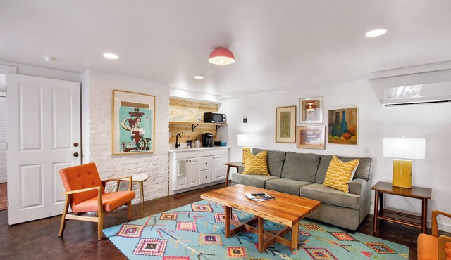 The Squares of Savannah: Modern Chic Apartment by Lucky Savannah