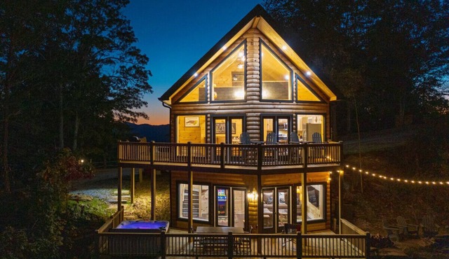 The Squatch Nest - Scenic Mountain Retreat Hot tub|Firepit|Big Views