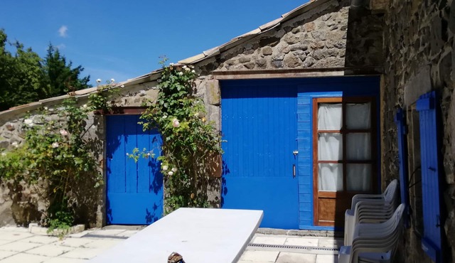 The squirrel house .