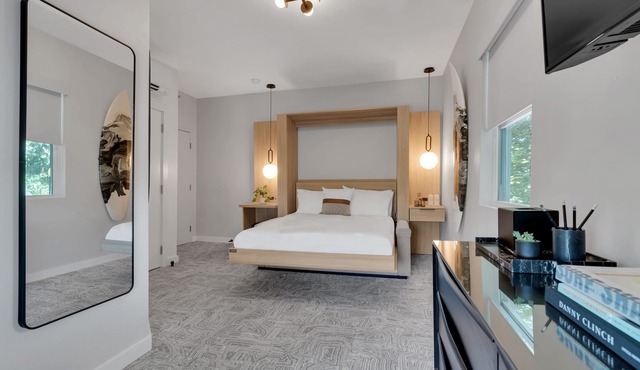 The St. Laurent: Deluxe Queen - Sleeps 2