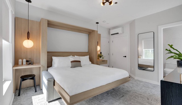 The St. Laurent: Deluxe King - Sleeps 2