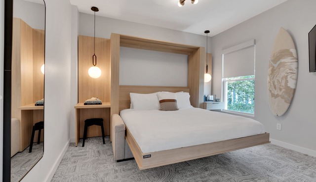 The St. Laurent: King - Sleeps 2