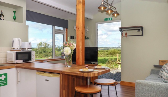 THE STABLE AT OWL COTTAGE, pet friendly in Halwill Junction