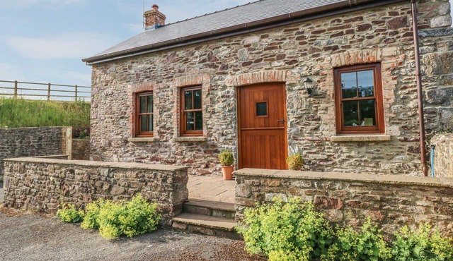 THE STABLE, family friendly, character holiday cottage in Pembroke