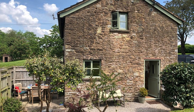 THE STABLE, pet friendly, with a garden in Marstow