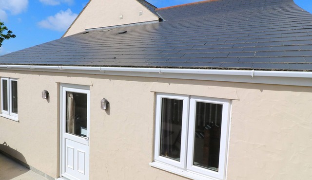 THE STABLE, pet friendly, character holiday cottage in Rosudgeon