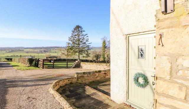 THE STABLE, SEDBURY PARK FARM, romantic in Gilling West