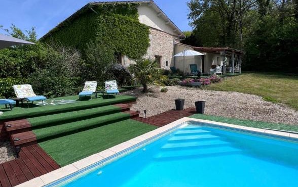 The stables 3 bedroom french villa with outside pool