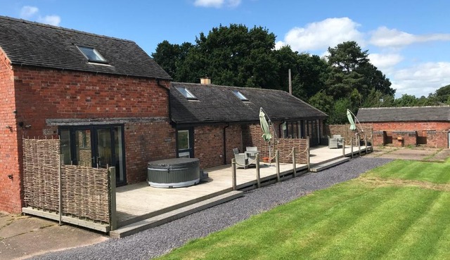 The Stables and Granary at Shawbroom Farm