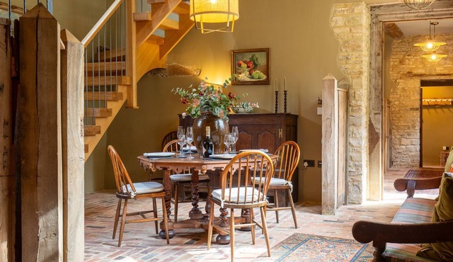 The Stables at Holy Well, Southam- sleeps 4 guests in 2 bedrooms