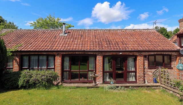 THE STABLES, character holiday cottage, with open fire in Nafferton