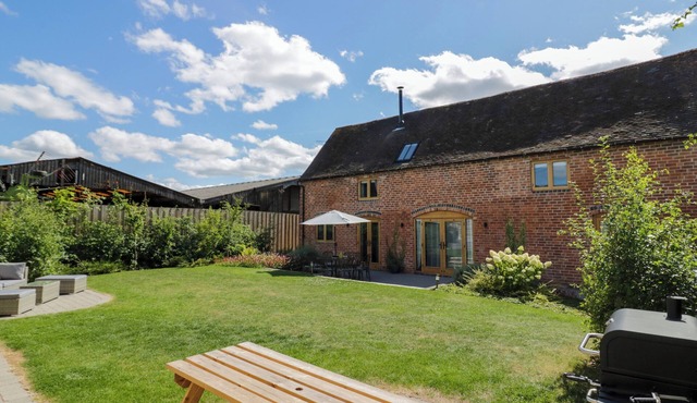 THE STABLES, family friendly, with open fire in Droitwich Spa