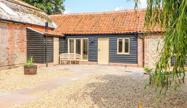 THE STABLES, family friendly in Willow Grange Barns, Stanfield