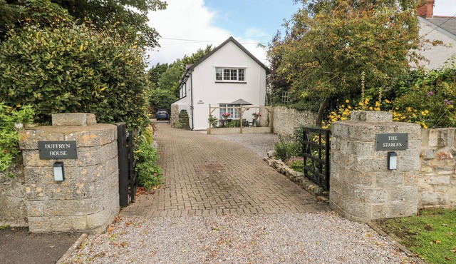 THE STABLES, family friendly, character holiday cottage in St Athan