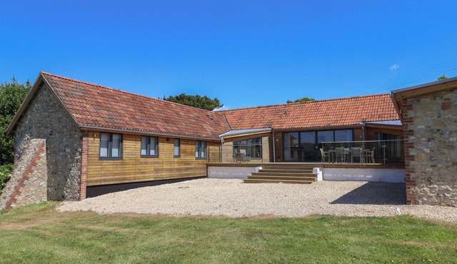 THE STABLES, family friendly, character holiday cottage in Uplyme