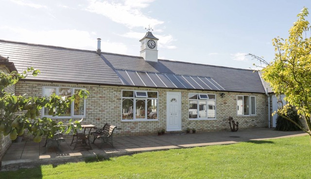 THE STABLES, family friendly, with a garden in Wicken