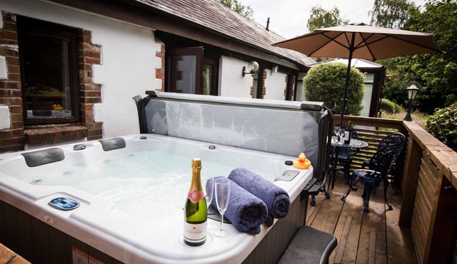 The Stables - Fully accessible dog friendly with a hot tub