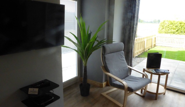 The Stables Lower Cottage 6 (Auchendennan) - sleeps 2 guests in 1 bedroom