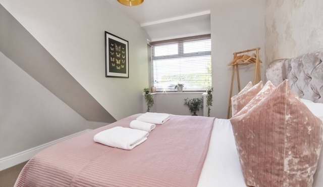 The Stables Luxury House! - sleeps 18 guests in 7 bedrooms