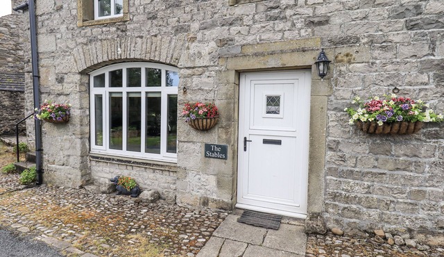 THE STABLES, pet friendly, with a garden in Horton-In-Ribblesdale