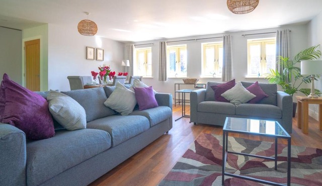 The Stables Stylish cottage with hot tub and parking - Pass the Keys