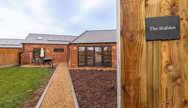 The Stables Stylish 4-Bed Dog Friendly Garden