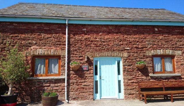 The Stables - Tyn Cellar Barns