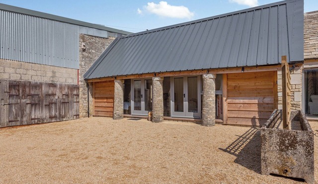 The Stables - UK44477